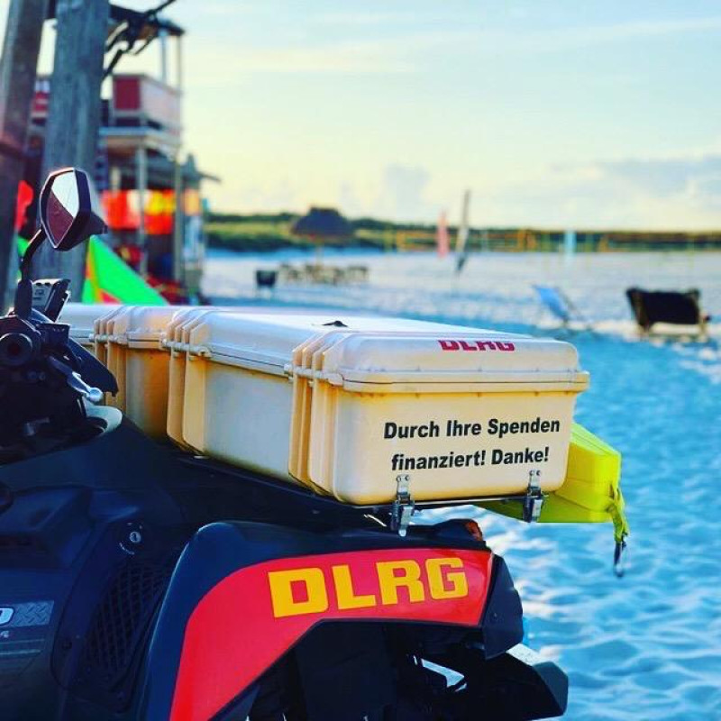 Das eingesetzte Sanitätsfahrzeug der DLRG Ortsgruppe Prerow konnte ausschließlich durch Spenden beschafft werden und hilft den Retterinnen und Rettern schnell den Unfallort zu erreichen. Beispielbild.